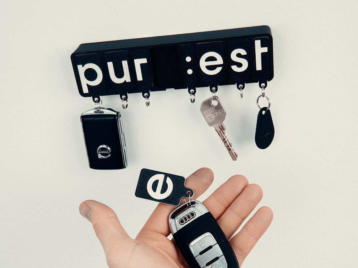 Key holder with magnetic trays