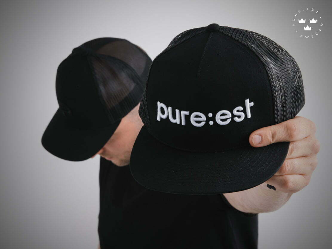 Pureest cap with embrodied logo - White on black